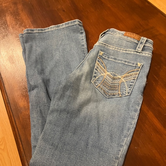 Shyanne Women’s Jeans - Picture 2 of 5